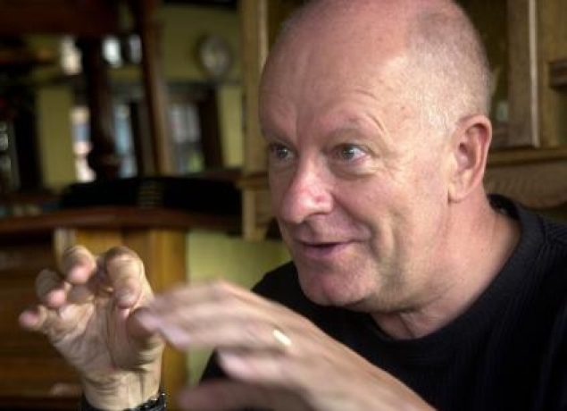 Pieter Dirk Uys.  Nikon digital picture by Annalien van Zyl.